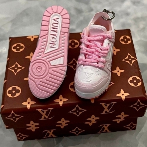 Mini 3D LV Fashion Sneaker Keychains! NIB - Picture 4 of 6